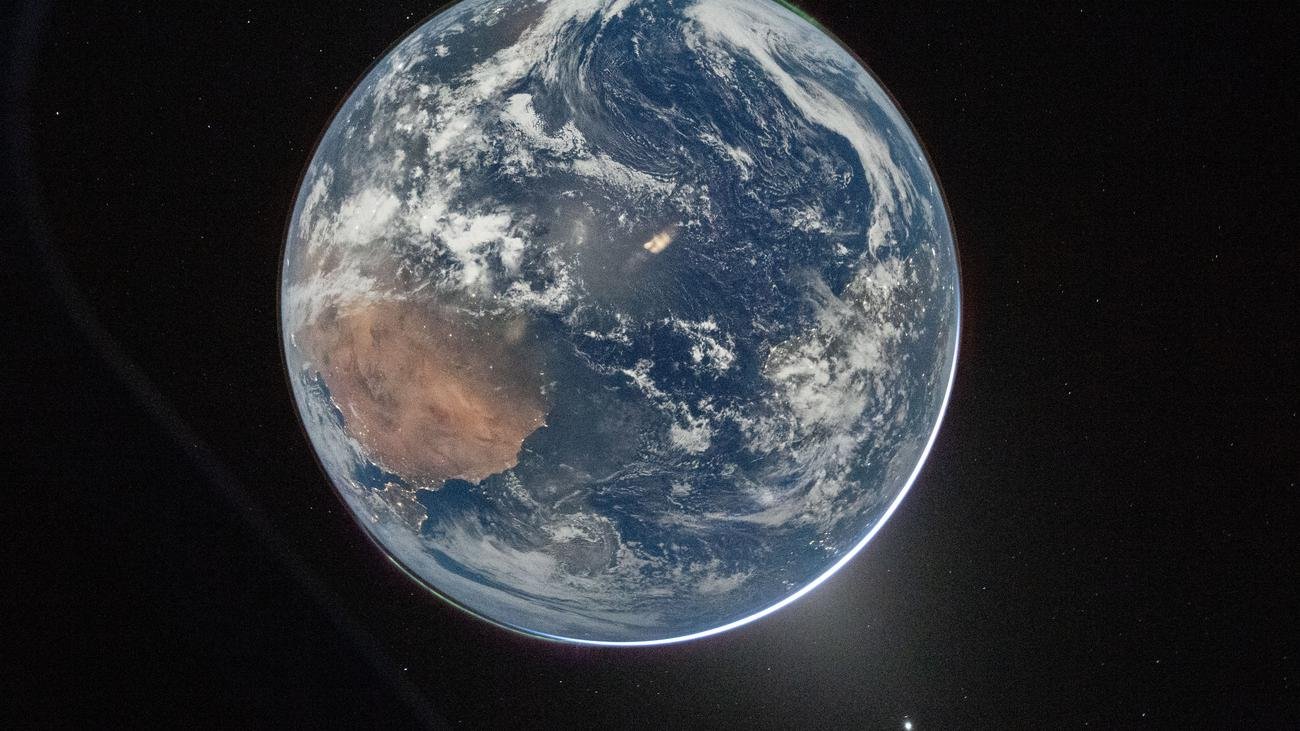 Artemis II, astronauti sulla Luna con iPhone e tablet
