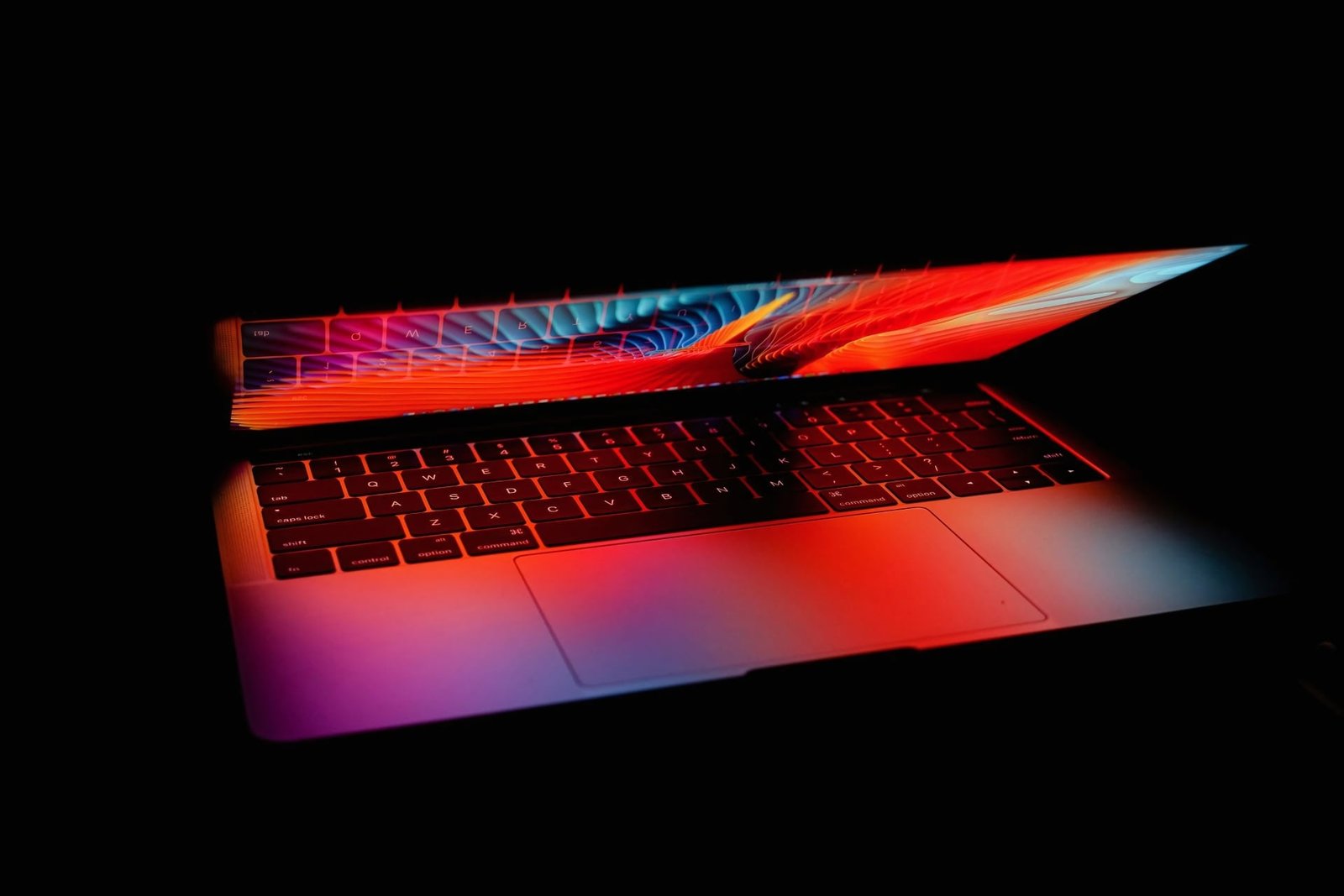 In arrivo un nuovo MacBook Pro: OLED, touchscreen e Dynamic Island