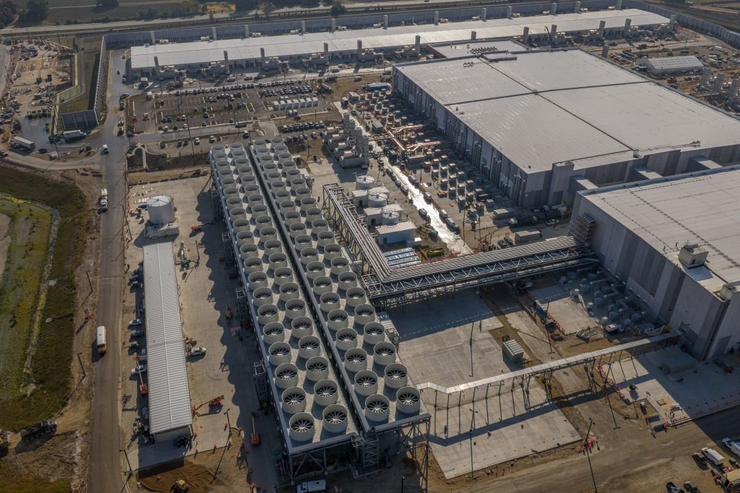 Data center Microsoft quasi senz’acqua: la svolta del raffreddamento chiuso